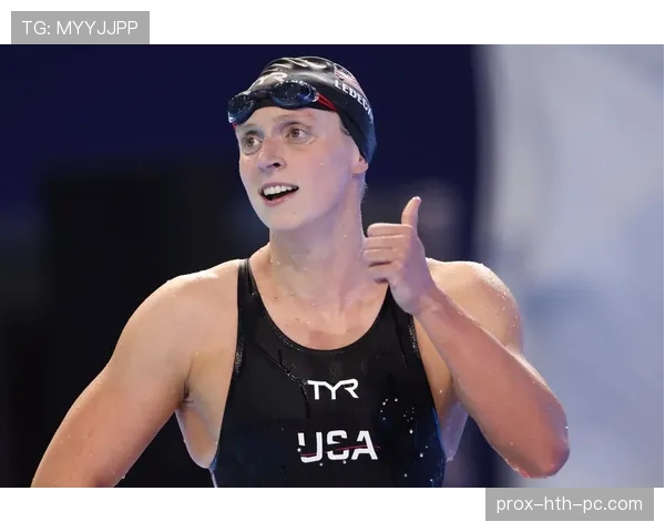 凯蒂·莱德基泳池边买起了那种天价水杯？我这钱包咋还不翻白眼？