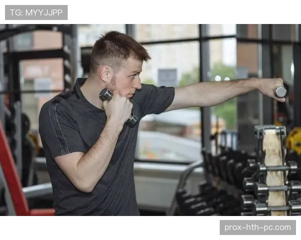 拉莫斯竟然对着镜子练习表情管理，这份职业病太难了吧！